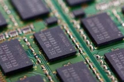 Investing in the Future, Samsung and SK Hynix Seek Low-Interest Loans